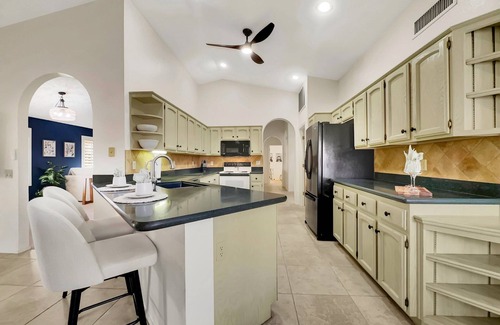 Palo Verde House | Sun Lakes Spectacular! Golf Cart, Gorgeous Backyard Views