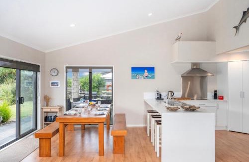 Whitianga House | Sun Seekers Lookout - Whitianga Holiday Home