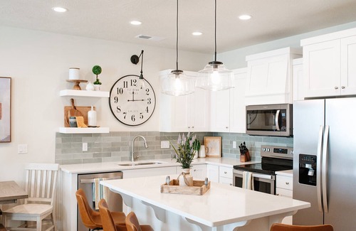Washington Fields House | 🔆Sun Shack 🔆 Warm Weather Getaway with Air Hockey Table and Pool