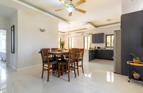 Ocho Rios Villa | Sun Shine Luxury Villas 2 bedroom Pool & Gym Ocho Rios St Ann