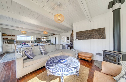 Langley Cabin | Sun-Soaked Sandy Point Haven w/Beach Access!