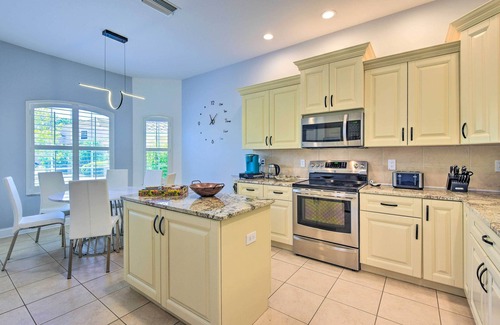 Bee Ridge House | Sun-Soaked Sarasota Oasis w/Pool & Hot Tub!