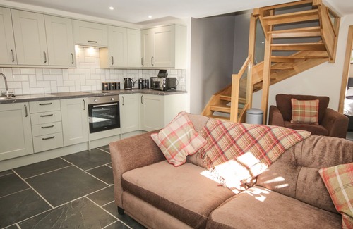 Acrefair Cottage | SUN TREVOR BARN 3, pet friendly, with a garden in Llangollen