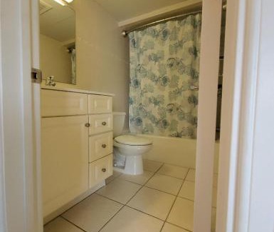 North End Apartment | Sunbeach Condo 900 Wesley Avenue Unit 109