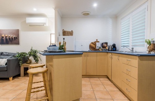 Agnes Water Villa | Sunbird Garden 3 - private villa with spa & small pet permitted inside