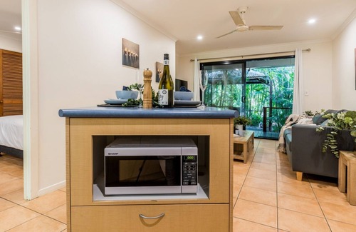 Agnes Water Villa | Sunbird Garden 3 - private villa with spa & small pet permitted inside