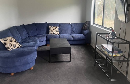 Golden Beach House | Sunburst Getaway - Sleeps 9