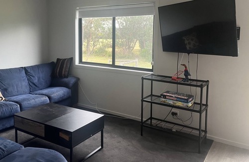 Golden Beach House | Sunburst Getaway - Sleeps 9