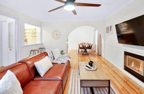 Sunbury House | Sunbury large family home pet friendly airport