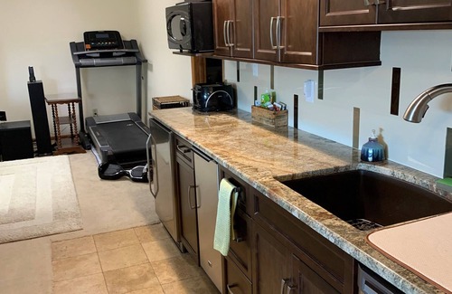 Parker Apartment | Sundance on the prairie. Light &open 2bdrm walkout basement apt w/mountain views