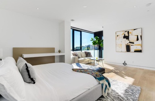 Hollywood Hills West Villa | SUNET PLAZA MODERN MANSION