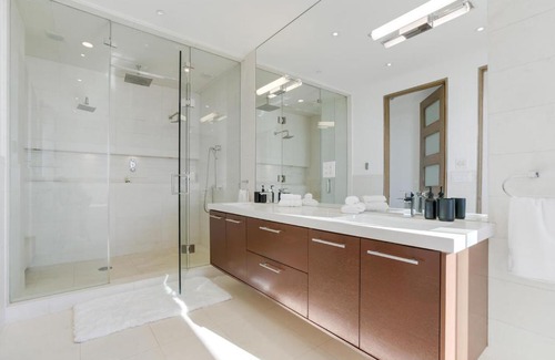 Hollywood Hills West Villa | SUNET PLAZA MODERN MANSION