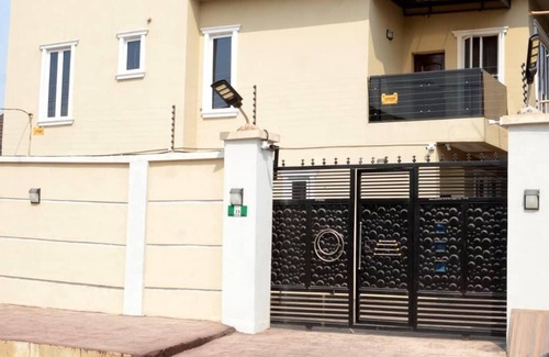 Asaba House | SUNFIT APARTMENTS!nCozy & Spacious 3-Bedroom Apartment in a serene environment.