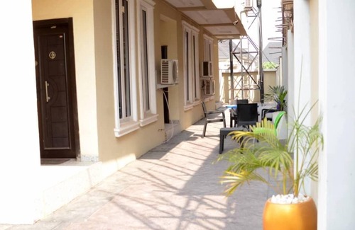 Asaba House | SUNFIT APARTMENTS!nCozy & Spacious 3-Bedroom Apartment in a serene environment.