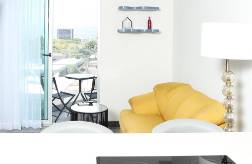 Mata Redonda Apartment | Sunflower at 12, City Views and Wonderland Vibes!