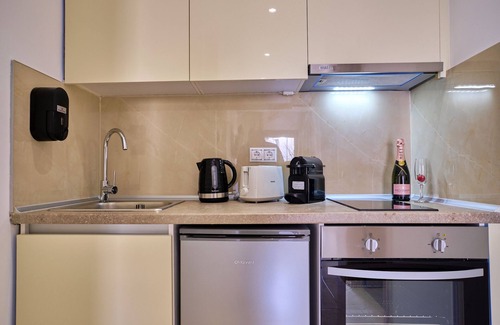 Gouvia Apartment | Sunflower Suite 100 Gouvia Corfu