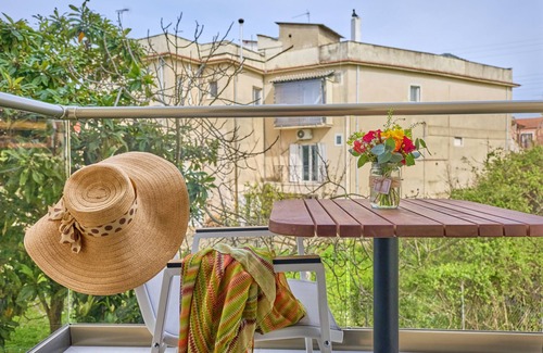 Gouvia Apartment | Sunflower Suite 100 Gouvia Corfu
