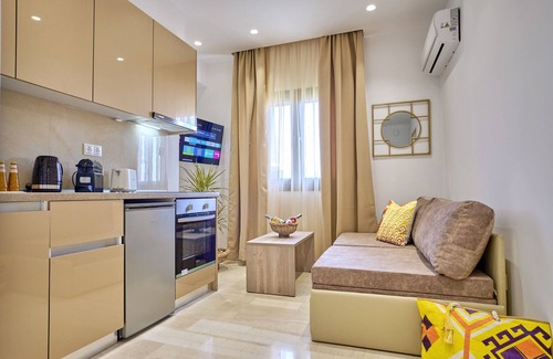 Gouvia Apartment | Sunflower Suite 101 Gouvia Corfu