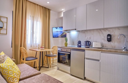 Gouvia Apartment | Sunflower Suite 102 Gouvia Corfu