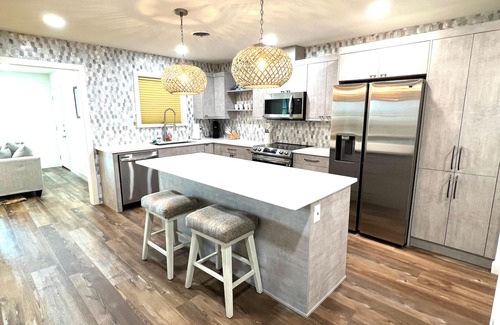 Del Mar Apartment | Sunflower Unit #3. 2-bedroom apartment in peaceful Corpus Christi.