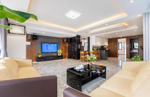 Vung Tau Villa | Sunflower Villa - Free Bida - Phòng Karaoke - Có Thang Máy - 10 Phòng Ngủ - Gần Biển