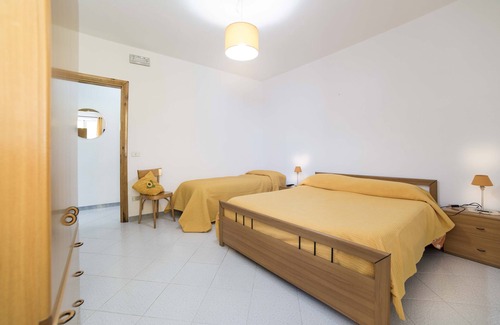 San Lazzaro Cabin | Sunflower with en-suite bathroom - hiking Amalfi coast - Path of Gods