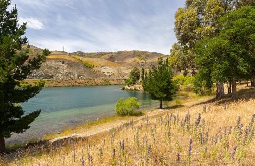 Lowburn House | Sunhaven Lakeside - Cromwell Holiday Home