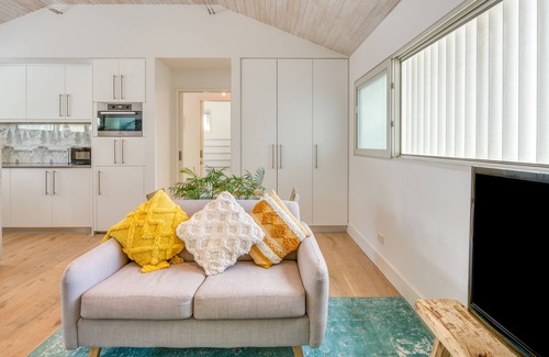 Cottesloe Apartment | Sunkissed Studio in Cottesloe