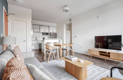 Southwest Berkeley Apartment | Sunlit Berkeley 1BR w/Gym, Roof & W/D, nr Amtrak, by Blueground