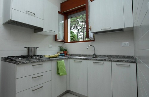 Lignano Pineta Villa | Sunlit detached villa with fenced garden