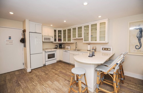Rehoboth Beach Condo | Sunlit front row beach condo on Rehoboth Boardwalk