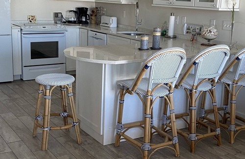 Rehoboth Beach Condo | Sunlit front row beach condo on Rehoboth Boardwalk