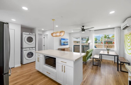 Coconut Grove House | Sunlit Island Escape in Kailua