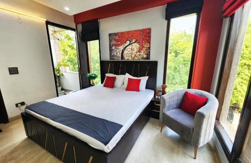 Greater Kailash Apartment | Sunlit Premium 1BHK Suite with big kitchen 9
