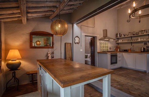 Ferretto Apartment | Sunlit Tuscan Farmhouse with a Lush Garden