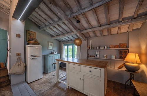 Ferretto Apartment | Sunlit Tuscan Farmhouse with a Lush Garden