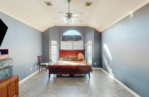 Sydney Harbour House | Sunlit waterfront retreat with patio, fireplace, & kayaks - near golf