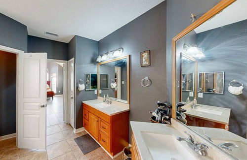 Sydney Harbour House | Sunlit waterfront retreat with patio, fireplace, & kayaks - near golf