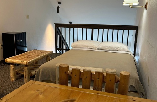 Potosi Cabin | Sunnen Lodge YMCA Lofted Room | Meals Included
