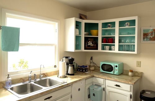 Cayuga Terrace House | Sunny 1920s Gem – Free Parking, No Chores!