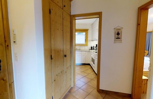 Silvaplana Apartment | Sunny 2 ½-room apartment on 1st Floor, 55 m2, quiet location.