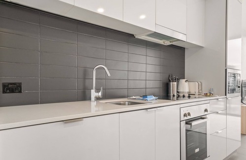 Fortitude Valley Apartment | Sunny 2-Bed in Valley with Premium Amenities