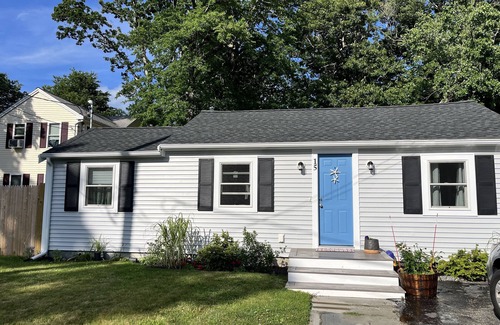 Green Harbor-Cedar Crest Cottage | Sunny 2-bedroom beach cottage, walk to beach!