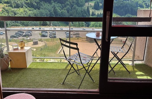 Villard-de-Lans Apartment | Sunny 2-room apartment with mountain view at the foot of the slopes