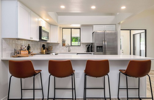 Palm Harbor House | Sunny 2BR/2BA Coastal Retreat – Walk to Dining, Near Beach & Trails