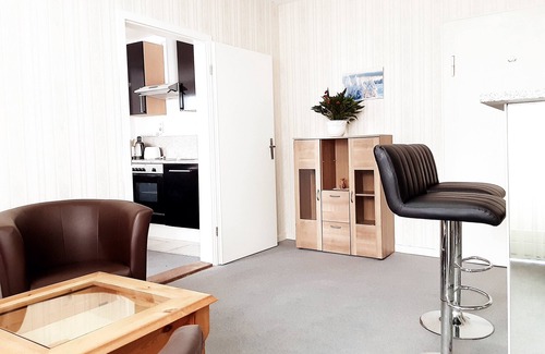 Wildemann Apartment | Sunny 3 Bedroom apartment with balcony sleeps 8
