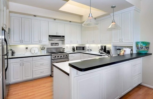 Seabright House | Sunny 3+ bedroom Home - 150 Yards to Seabright Beach!