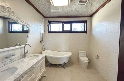 Ryde House | Sunny air-conditioned 4BDR Home in Ryde Easy to CBD