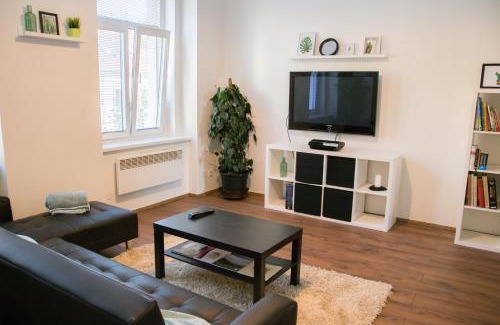 Slany Apartment | Sunny Aircon Apartment in the Centre of Slaný