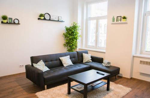 Slany Apartment | Sunny Aircon Apartment in the Centre of Slaný